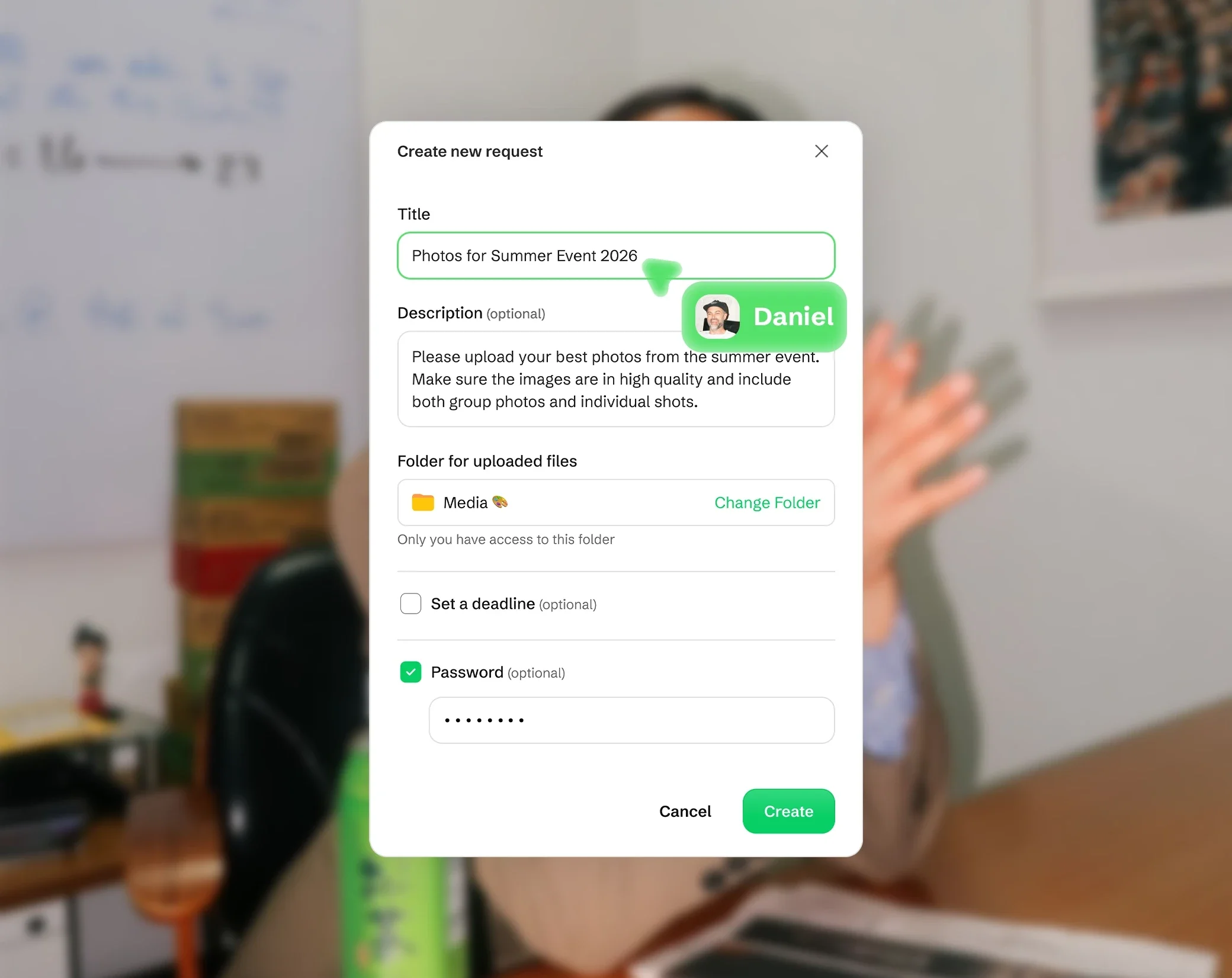 Formular einer Dateianfrage, das Fotos in einem Ordner Media sammelt, mit optionaler Frist und Passwort