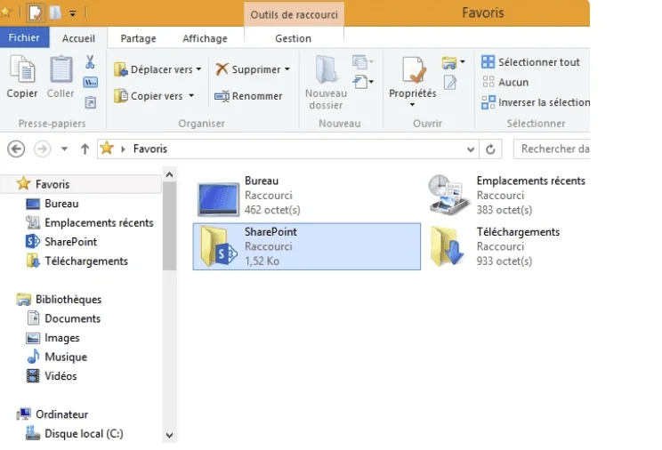 Windows File Explorer in French with a SharePoint shortcut selected in Favorites