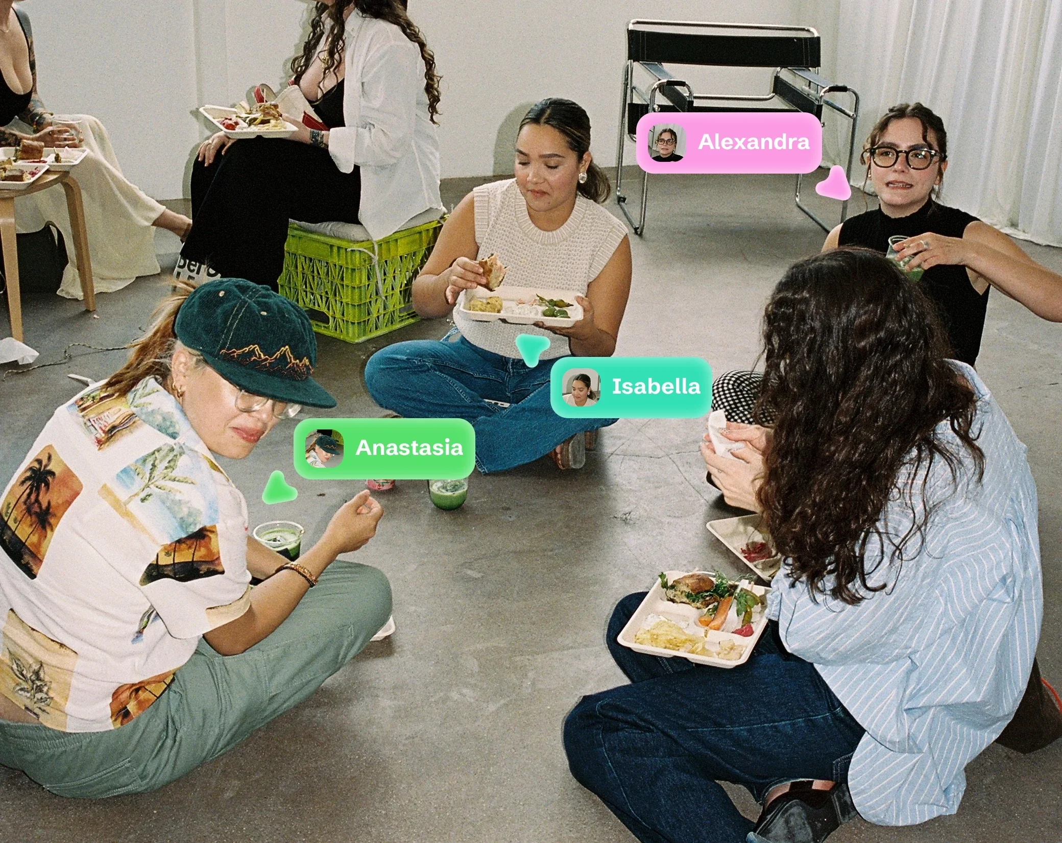 Team beim gemeinsamen Mittagessen, mit Live-Cursorn der Mitarbeitenden und ihren Namen