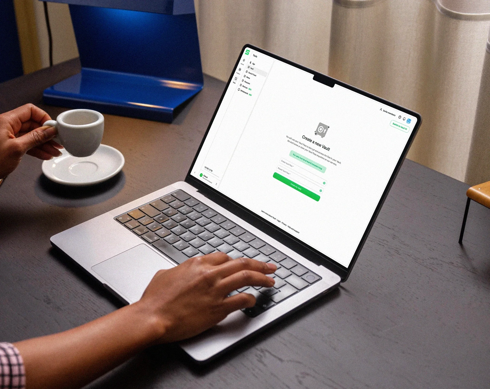 Laptop mit dem Bildschirm zum Erstellen eines neuen Vaults in Drime
